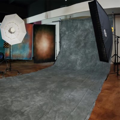 61841186_150961302700333_5430860119503046186_n-e1636207737829.jpg Studio Rental